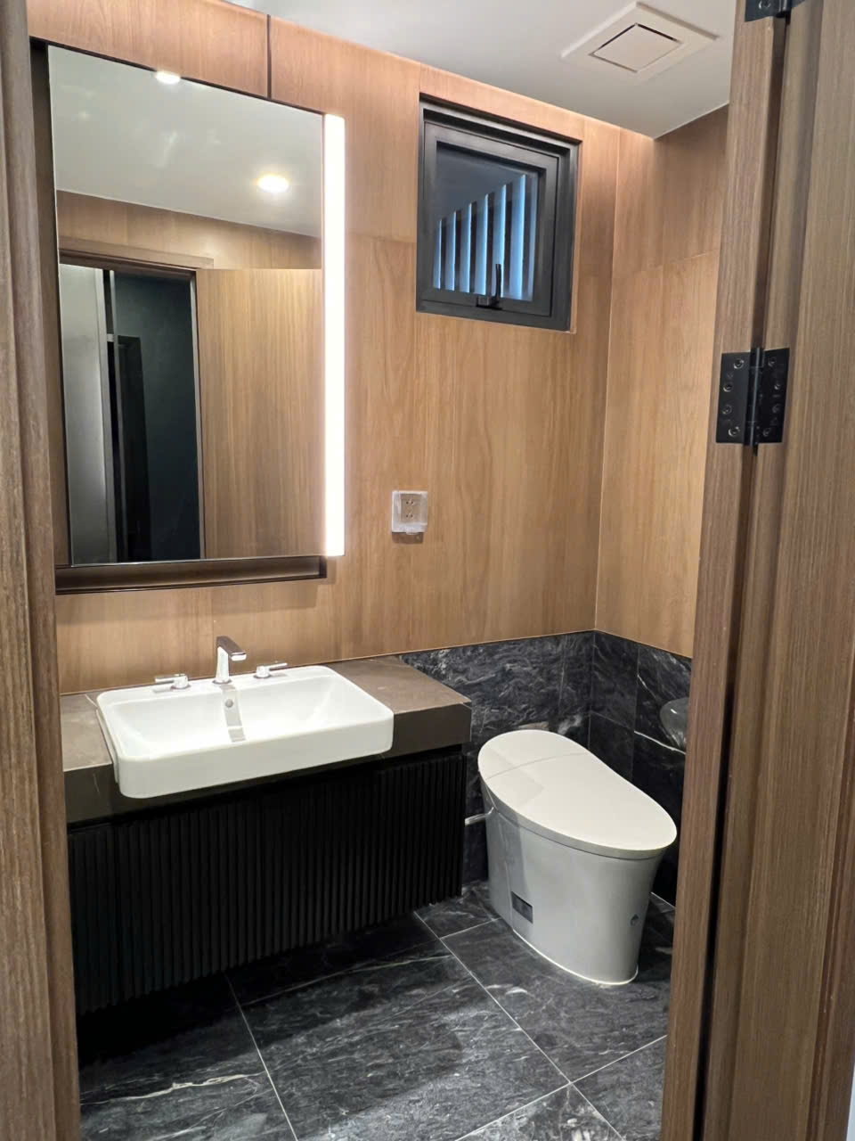 6091138e1fbd92e3cbac36