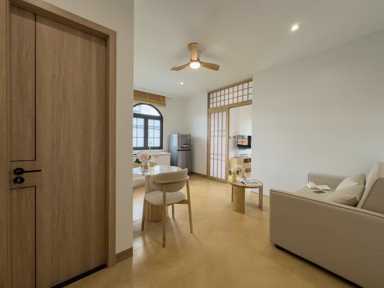 33894999683914144263